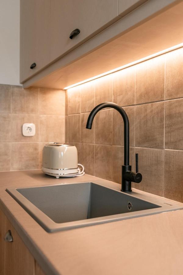 Living Moments Villa Amersa เมซาเรีย ภายนอก รูปภาพ
